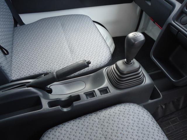 スクラムトラック ＫＣエアコン・パワステ　４ＷＤ　５速マニュアル　エアコン　パワステ　Ｗエアバッグ　純正ラジオカーオーディオ（16枚目）