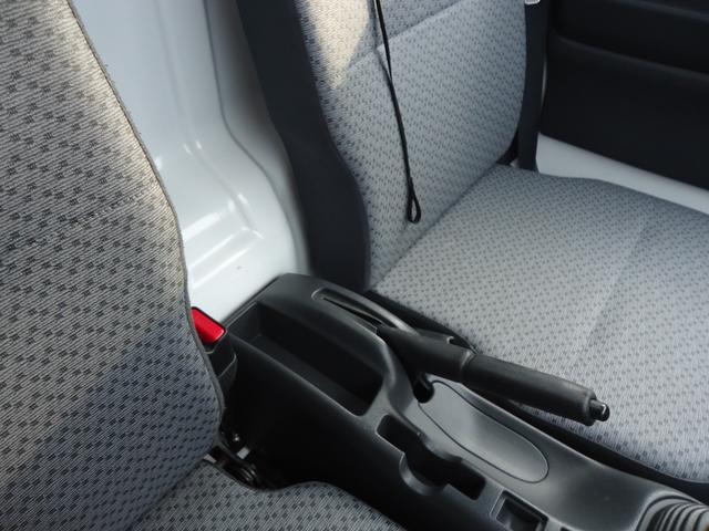 スクラムトラック ＫＣエアコン・パワステ　４ＷＤ　５速マニュアル　エアコン　パワステ　Ｗエアバッグ　純正ラジオカーオーディオ（17枚目）