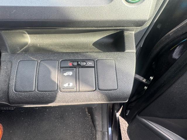 ステップワゴンスパーダ Ｓ　片側パワスラキーレス　ＡＢＳエアバックＨＩＤフォグランプ電動格納ミラー（3枚目）