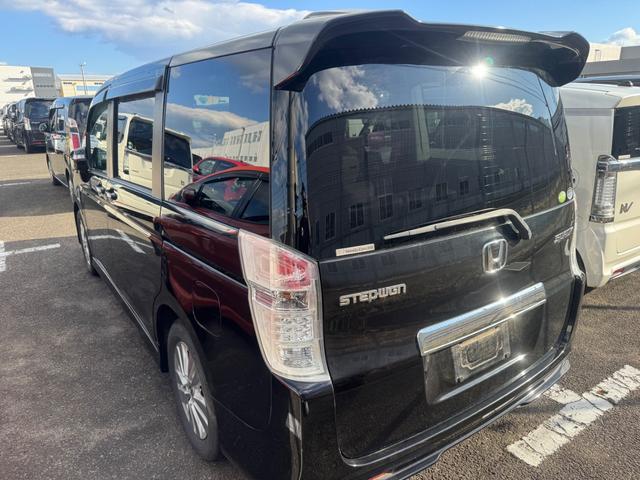 ステップワゴンスパーダ Ｓ　片側パワスラキーレス　ＡＢＳエアバックＨＩＤフォグランプ電動格納ミラー（6枚目）