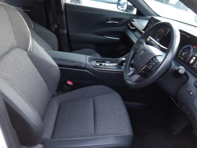 クラウンクロスオーバー Ｇアドバンスド　４ＷＤ　ワンオーナー　ディスプレイオーディオ　フルセグＴＶ　ＴＶキット　全方位カメラ　衝突被害軽減システム　ビルドインＥＴＣ　ＬＥＤヘッドランプ　パワーバックドア　デジタルインナーミラ　ＢＳＭ　置充電（4枚目）