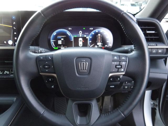 クラウンクロスオーバー Ｇアドバンスド　４ＷＤ　ワンオーナー　ディスプレイオーディオ　フルセグＴＶ　ＴＶキット　全方位カメラ　衝突被害軽減システム　ビルドインＥＴＣ　ＬＥＤヘッドランプ　パワーバックドア　デジタルインナーミラ　ＢＳＭ　置充電（7枚目）