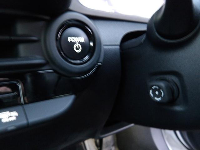 クラウンクロスオーバー Ｇアドバンスド　４ＷＤ　ワンオーナー　ディスプレイオーディオ　フルセグＴＶ　ＴＶキット　全方位カメラ　衝突被害軽減システム　ビルドインＥＴＣ　ＬＥＤヘッドランプ　パワーバックドア　デジタルインナーミラ　ＢＳＭ　置充電（18枚目）