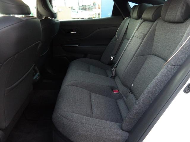 クラウンクロスオーバー Ｇアドバンスド　４ＷＤ　ワンオーナー　ディスプレイオーディオ　フルセグＴＶ　ＴＶキット　全方位カメラ　衝突被害軽減システム　ビルドインＥＴＣ　ＬＥＤヘッドランプ　パワーバックドア　デジタルインナーミラ　ＢＳＭ　置充電（27枚目）