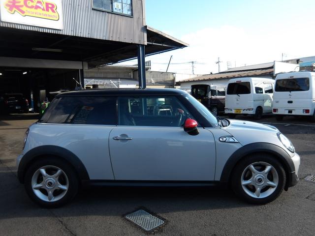ＭＩＮＩ クーパーＳ　ポータブルナビ　ターボ　キーレス　ＥＴＣ　電動格納ドアミラー（4枚目）