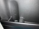 後席ドア室内側にドリンクホルダーとして活かせるスペースあります☆