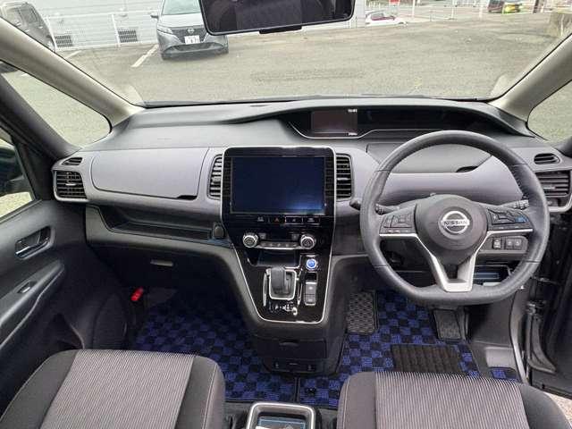 セレナ １．２　ｅ－ＰＯＷＥＲ　ハイウェイスター　Ｖ　アーバンクロム　インテリジェントエマージェンシーブレーキ　全周囲カメラ　ＬＥＤヘッド　アダプティブクルーズ　寒冷地仕様　ＥＴＣ　両側自動ドア　レーンアシスト　ワンオーナー　禁煙車　ＡＢＳ　オートエアコン　メモリーナビ（8枚目）