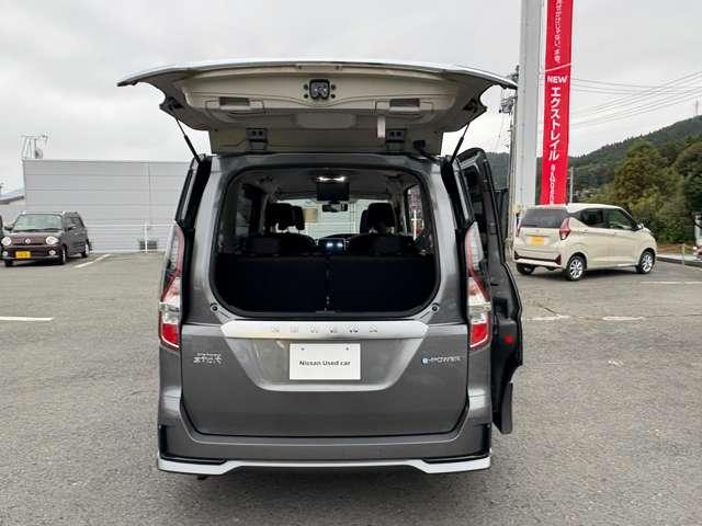 セレナ １．２　ｅ－ＰＯＷＥＲ　ハイウェイスター　Ｖ　アーバンクロム　インテリジェントエマージェンシーブレーキ　全周囲カメラ　ＬＥＤヘッド　アダプティブクルーズ　寒冷地仕様　ＥＴＣ　両側自動ドア　レーンアシスト　ワンオーナー　禁煙車　ＡＢＳ　オートエアコン　メモリーナビ（9枚目）