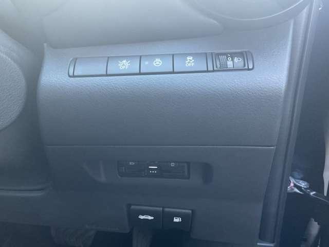 キックス １．２　ＡＵＴＥＣＨ　（ｅ－ＰＯＷＥＲ）　４ＷＤ　ＡＵＴＥＣＨ専用シグネチャーＬＥＤ　サイドターン　展示・試乗車ＵＰ　全方位カメラ　ＬＥＤ　エマージェンシーブレーキ　寒冷地仕様　４ＷＤ　ＥＴＣ　アルミホイール　バックカメラ　アイドリングストップ　レーダークルーズコントロール　レーンキープアシスト（8枚目）