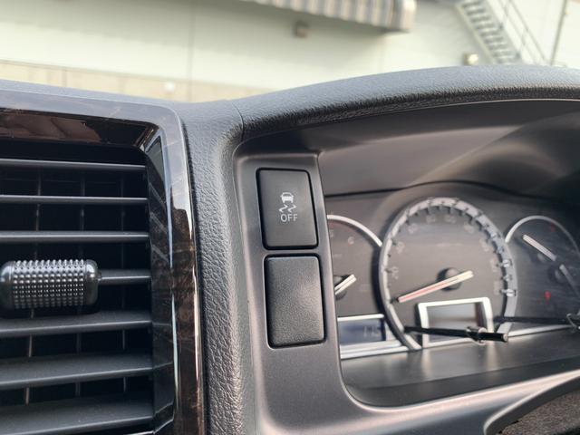 ハイエースバン スーパーＧＬ　ダークプライムＩＩ　４ＷＤ　禁煙車　ベッドキット　ＳＤナビフルセグＴＶ　バックカメラ　記録簿　ＥＴＣ　衝突被害軽減装置　ハーフレザー　イージークローズ付両側スライドドア　ＬＥＤオートライト　スマートキー　オートエアコン（11枚目）