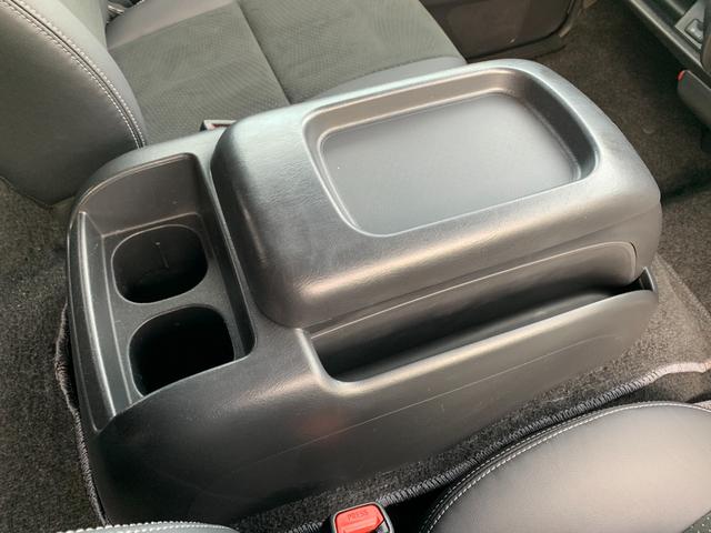 ハイエースバン スーパーＧＬ　ダークプライムＩＩ　４ＷＤ　禁煙車　ベッドキット　ＳＤナビフルセグＴＶ　バックカメラ　記録簿　ＥＴＣ　衝突被害軽減装置　ハーフレザー　イージークローズ付両側スライドドア　ＬＥＤオートライト　スマートキー　オートエアコン（14枚目）