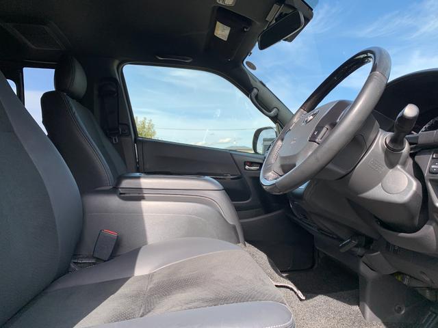 ハイエースバン スーパーＧＬ　ダークプライムＩＩ　４ＷＤ　禁煙車　ベッドキット　ＳＤナビフルセグＴＶ　バックカメラ　記録簿　ＥＴＣ　衝突被害軽減装置　ハーフレザー　イージークローズ付両側スライドドア　ＬＥＤオートライト　スマートキー　オートエアコン（20枚目）