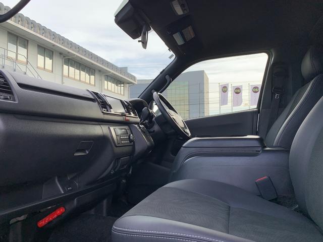 ハイエースバン スーパーＧＬ　ダークプライムＩＩ　４ＷＤ　禁煙車　ベッドキット　ＳＤナビフルセグＴＶ　バックカメラ　記録簿　ＥＴＣ　衝突被害軽減装置　ハーフレザー　イージークローズ付両側スライドドア　ＬＥＤオートライト　スマートキー　オートエアコン（22枚目）