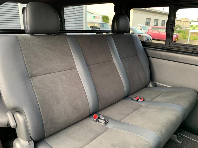 ハイエースバン スーパーＧＬ　ダークプライムＩＩ　４ＷＤ　禁煙車　ベッドキット　ＳＤナビフルセグＴＶ　バックカメラ　記録簿　ＥＴＣ　衝突被害軽減装置　ハーフレザー　イージークローズ付両側スライドドア　ＬＥＤオートライト　スマートキー　オートエアコン（25枚目）
