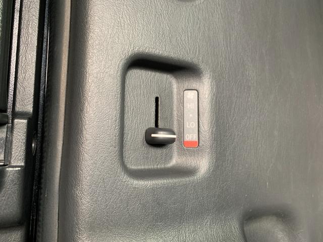 ハイエースバン スーパーＧＬ　ダークプライムＩＩ　４ＷＤ　禁煙車　ベッドキット　ＳＤナビフルセグＴＶ　バックカメラ　記録簿　ＥＴＣ　衝突被害軽減装置　ハーフレザー　イージークローズ付両側スライドドア　ＬＥＤオートライト　スマートキー　オートエアコン（29枚目）