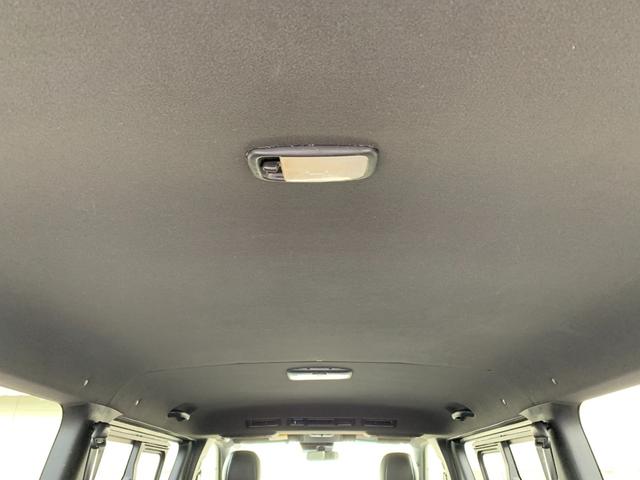 ハイエースバン スーパーＧＬ　ダークプライムＩＩ　４ＷＤ　禁煙車　ベッドキット　ＳＤナビフルセグＴＶ　バックカメラ　記録簿　ＥＴＣ　衝突被害軽減装置　ハーフレザー　イージークローズ付両側スライドドア　ＬＥＤオートライト　スマートキー　オートエアコン（33枚目）
