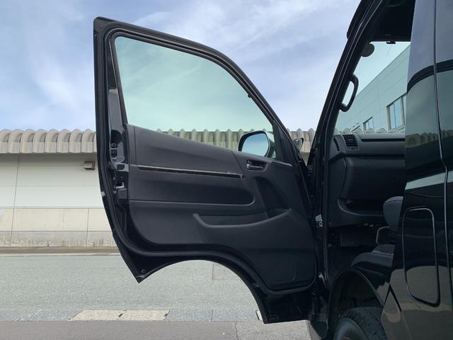 ハイエースバン スーパーＧＬ　ダークプライムＩＩ　４ＷＤ　禁煙車　ベッドキット　ＳＤナビフルセグＴＶ　バックカメラ　記録簿　ＥＴＣ　衝突被害軽減装置　ハーフレザー　イージークローズ付両側スライドドア　ＬＥＤオートライト　スマートキー　オートエアコン（34枚目）