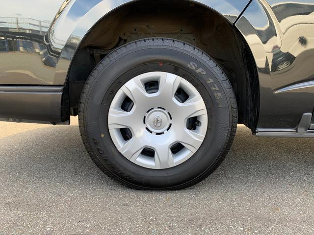 ハイエースバン スーパーＧＬ　ダークプライムＩＩ　４ＷＤ　禁煙車　ベッドキット　ＳＤナビフルセグＴＶ　バックカメラ　記録簿　ＥＴＣ　衝突被害軽減装置　ハーフレザー　イージークローズ付両側スライドドア　ＬＥＤオートライト　スマートキー　オートエアコン（47枚目）
