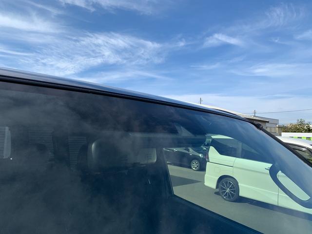 ハイエースバン スーパーＧＬ　ダークプライムＩＩ　４ＷＤ　禁煙車　ベッドキット　ＳＤナビフルセグＴＶ　バックカメラ　記録簿　ＥＴＣ　衝突被害軽減装置　ハーフレザー　イージークローズ付両側スライドドア　ＬＥＤオートライト　スマートキー　オートエアコン（55枚目）