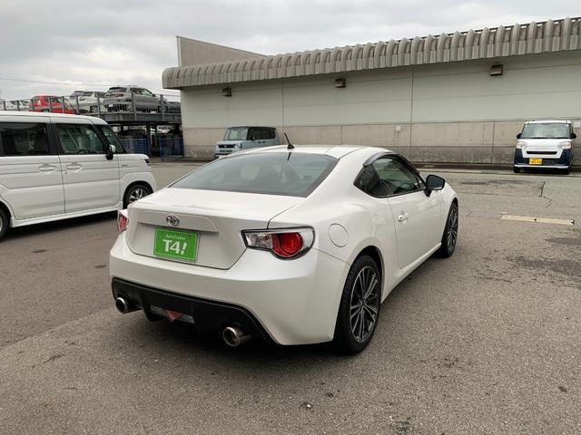 �A���~�z�C�[�������I�X�`�[���z�C�[���ɔ�ׂăf�U�C�������������\��R��̌��オ���҂ł��܂��B