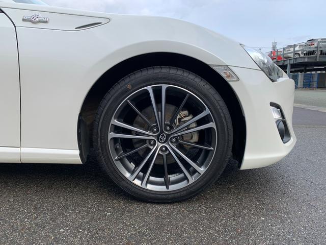 �A���~�z�C�[�������I�X�`�[���z�C�[���ɔ�ׂăf�U�C�������������\��R��̌��オ���҂ł��܂��B