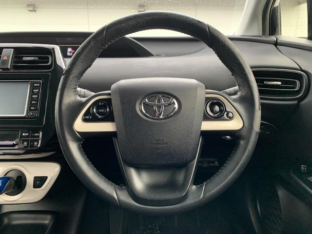 プリウス Ｓ　４ＷＤ　純正ＳＤナビＴＶ　バックカメラ　点検整備記録簿　純正１５インチＡＷ　ビルトインＥＴＣ　ＬＥＤオートライト　プライバシーガラス　スマートキー　プッシュスタート　横滑り防止装置　電動格納ミラー（4枚目）