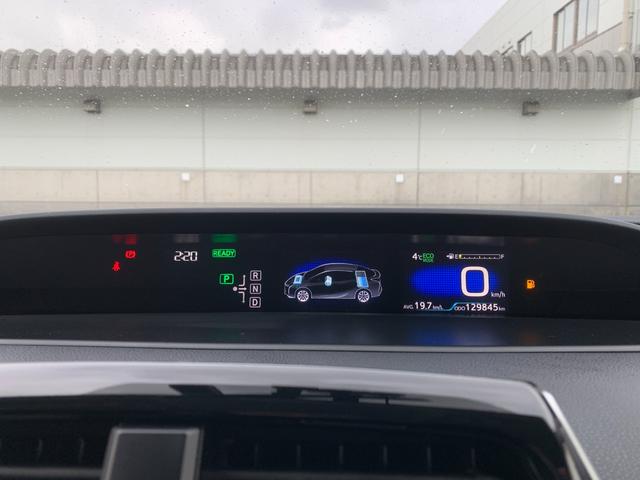 プリウス Ｓ　４ＷＤ　純正ＳＤナビＴＶ　バックカメラ　点検整備記録簿　純正１５インチＡＷ　ビルトインＥＴＣ　ＬＥＤオートライト　プライバシーガラス　スマートキー　プッシュスタート　横滑り防止装置　電動格納ミラー（5枚目）