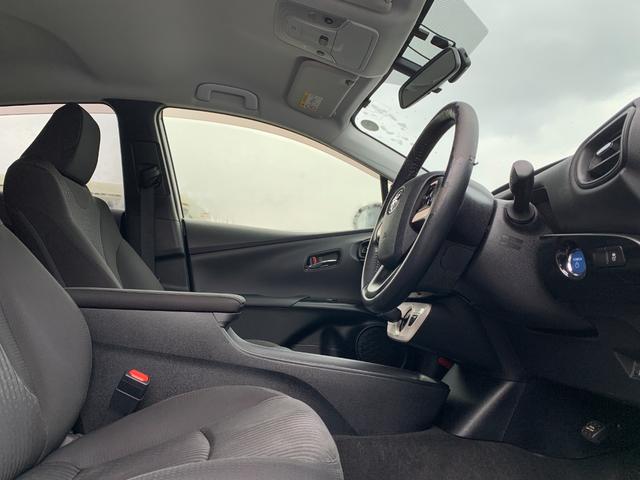 プリウス Ｓ　４ＷＤ　純正ＳＤナビＴＶ　バックカメラ　点検整備記録簿　純正１５インチＡＷ　ビルトインＥＴＣ　ＬＥＤオートライト　プライバシーガラス　スマートキー　プッシュスタート　横滑り防止装置　電動格納ミラー（15枚目）