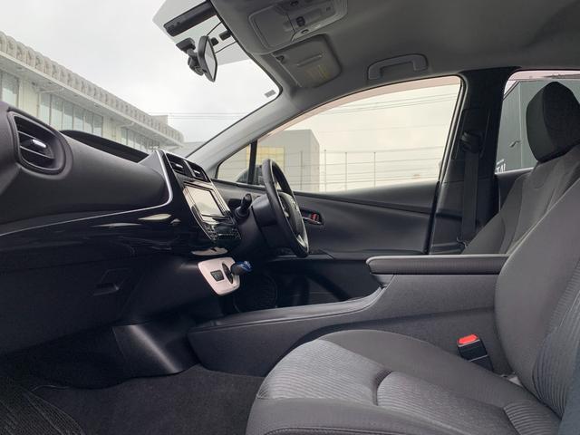 プリウス Ｓ　４ＷＤ　純正ＳＤナビＴＶ　バックカメラ　点検整備記録簿　純正１５インチＡＷ　ビルトインＥＴＣ　ＬＥＤオートライト　プライバシーガラス　スマートキー　プッシュスタート　横滑り防止装置　電動格納ミラー（17枚目）