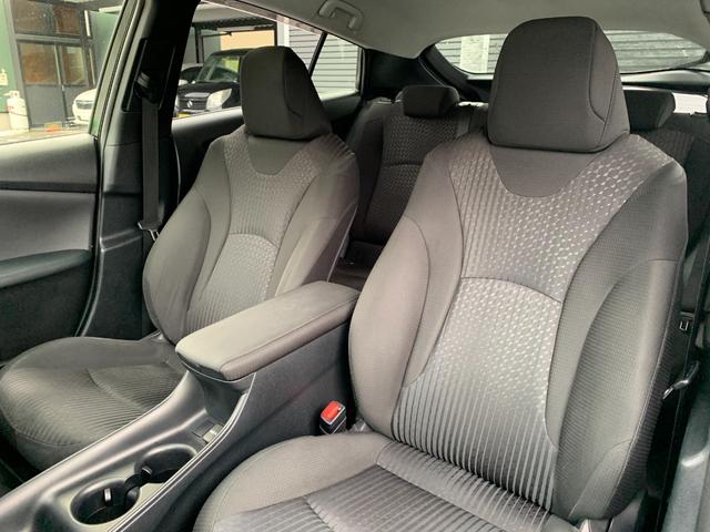 プリウス Ｓ　４ＷＤ　純正ＳＤナビＴＶ　バックカメラ　点検整備記録簿　純正１５インチＡＷ　ビルトインＥＴＣ　ＬＥＤオートライト　プライバシーガラス　スマートキー　プッシュスタート　横滑り防止装置　電動格納ミラー（18枚目）