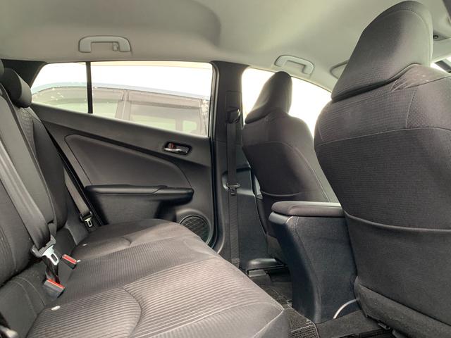 プリウス Ｓ　４ＷＤ　純正ＳＤナビＴＶ　バックカメラ　点検整備記録簿　純正１５インチＡＷ　ビルトインＥＴＣ　ＬＥＤオートライト　プライバシーガラス　スマートキー　プッシュスタート　横滑り防止装置　電動格納ミラー（19枚目）