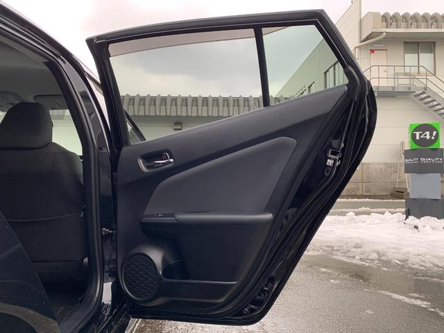 プリウス Ｓ　４ＷＤ　純正ＳＤナビＴＶ　バックカメラ　点検整備記録簿　純正１５インチＡＷ　ビルトインＥＴＣ　ＬＥＤオートライト　プライバシーガラス　スマートキー　プッシュスタート　横滑り防止装置　電動格納ミラー（29枚目）