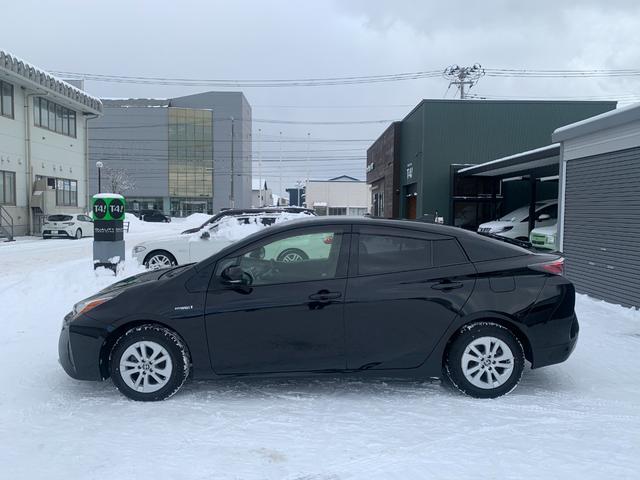 プリウス Ｓ　４ＷＤ　純正ＳＤナビＴＶ　バックカメラ　点検整備記録簿　純正１５インチＡＷ　ビルトインＥＴＣ　ＬＥＤオートライト　プライバシーガラス　スマートキー　プッシュスタート　横滑り防止装置　電動格納ミラー（31枚目）