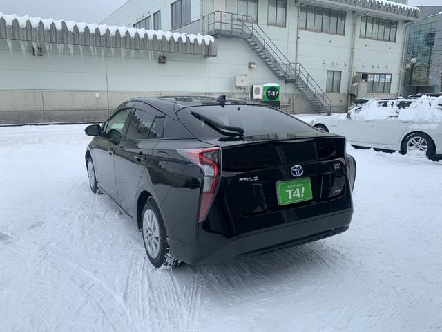 プリウス Ｓ　４ＷＤ　純正ＳＤナビＴＶ　バックカメラ　点検整備記録簿　純正１５インチＡＷ　ビルトインＥＴＣ　ＬＥＤオートライト　プライバシーガラス　スマートキー　プッシュスタート　横滑り防止装置　電動格納ミラー（32枚目）