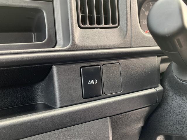 ハイゼットカーゴ スペシャル　４ＷＤ　禁煙ワンオーナー　ディーラー記録簿完備　前後ドライブレコーダー　リモコンエンジンスターター　ＬＥＤフォグランプ　エアコン　アイドリングストップ　パワーステアリング　集中ドアロック（8枚目）