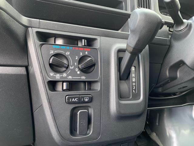 ハイゼットカーゴ スペシャル　４ＷＤ　禁煙ワンオーナー　ディーラー記録簿完備　前後ドライブレコーダー　リモコンエンジンスターター　ＬＥＤフォグランプ　エアコン　アイドリングストップ　パワーステアリング　集中ドアロック（9枚目）