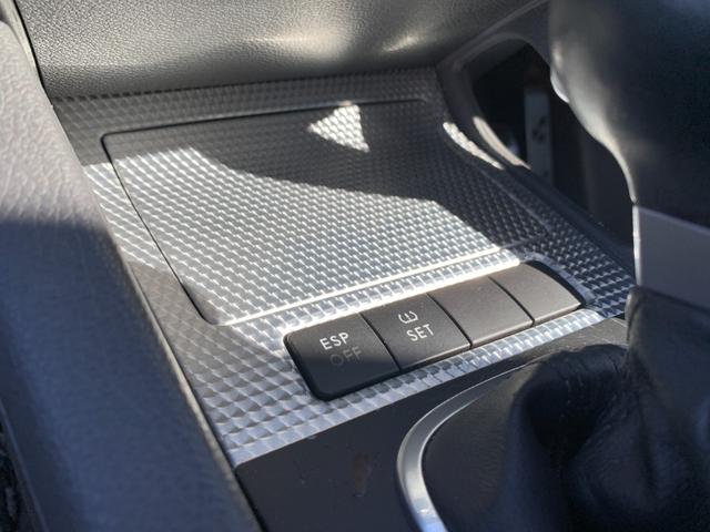 ゴルフ Ｒ３２　４ＷＤ　禁煙車　車検令和９年１２月迄　記録簿　ＨＤＤナビフルセグＴＶ　ヒーター付黒革シート　ＥＴＣ　純正１８インチアルミホイール　ＨＩＤオートヘッドライト　前後ドライブレコーダー　オートエアコン（10枚目）