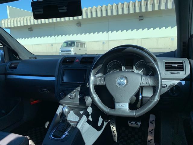 ゴルフ Ｒ３２　４ＷＤ　禁煙車　車検令和９年１２月迄　記録簿　ＨＤＤナビフルセグＴＶ　ヒーター付黒革シート　ＥＴＣ　純正１８インチアルミホイール　ＨＩＤオートヘッドライト　前後ドライブレコーダー　オートエアコン（17枚目）