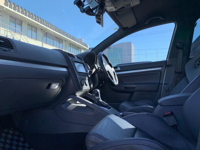 ゴルフ Ｒ３２　４ＷＤ　禁煙車　車検令和９年１２月迄　記録簿　ＨＤＤナビフルセグＴＶ　ヒーター付黒革シート　ＥＴＣ　純正１８インチアルミホイール　ＨＩＤオートヘッドライト　前後ドライブレコーダー　オートエアコン（20枚目）