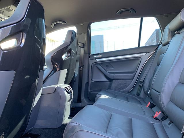 ゴルフ Ｒ３２　４ＷＤ　禁煙車　車検令和９年１２月迄　記録簿　ＨＤＤナビフルセグＴＶ　ヒーター付黒革シート　ＥＴＣ　純正１８インチアルミホイール　ＨＩＤオートヘッドライト　前後ドライブレコーダー　オートエアコン（24枚目）