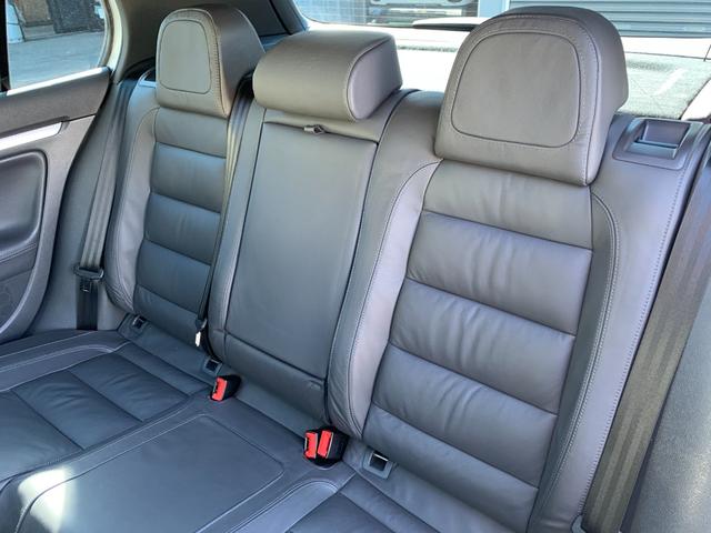 ゴルフ Ｒ３２　４ＷＤ　禁煙車　車検令和９年１２月迄　記録簿　ＨＤＤナビフルセグＴＶ　ヒーター付黒革シート　ＥＴＣ　純正１８インチアルミホイール　ＨＩＤオートヘッドライト　前後ドライブレコーダー　オートエアコン（25枚目）