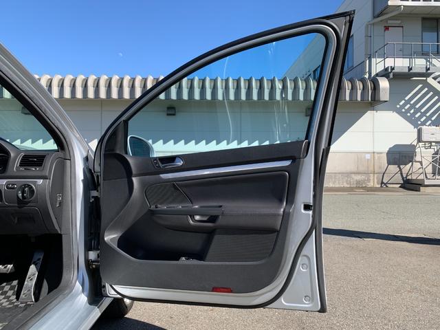 ゴルフ Ｒ３２　４ＷＤ　禁煙車　車検令和９年１２月迄　記録簿　ＨＤＤナビフルセグＴＶ　ヒーター付黒革シート　ＥＴＣ　純正１８インチアルミホイール　ＨＩＤオートヘッドライト　前後ドライブレコーダー　オートエアコン（31枚目）