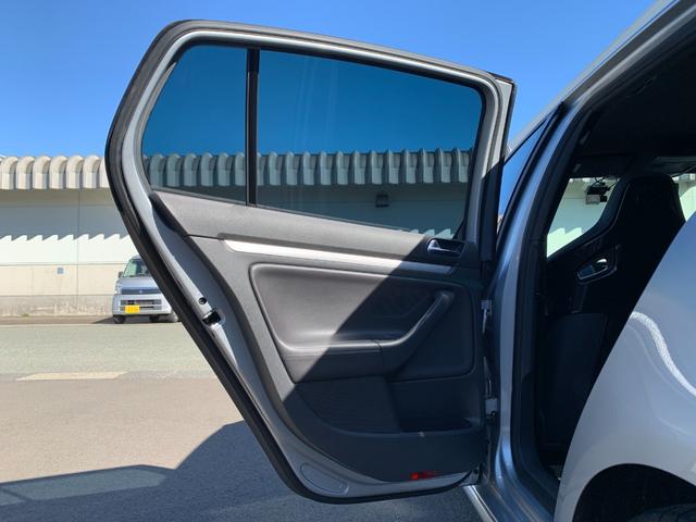 ゴルフ Ｒ３２　４ＷＤ　禁煙車　車検令和９年１２月迄　記録簿　ＨＤＤナビフルセグＴＶ　ヒーター付黒革シート　ＥＴＣ　純正１８インチアルミホイール　ＨＩＤオートヘッドライト　前後ドライブレコーダー　オートエアコン（32枚目）