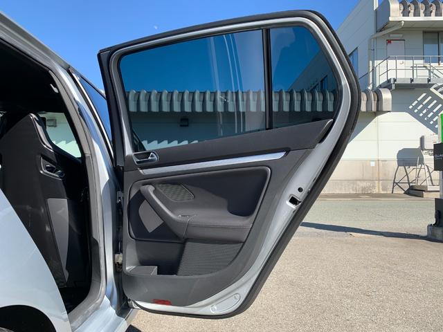ゴルフ Ｒ３２　４ＷＤ　禁煙車　車検令和９年１２月迄　記録簿　ＨＤＤナビフルセグＴＶ　ヒーター付黒革シート　ＥＴＣ　純正１８インチアルミホイール　ＨＩＤオートヘッドライト　前後ドライブレコーダー　オートエアコン（33枚目）