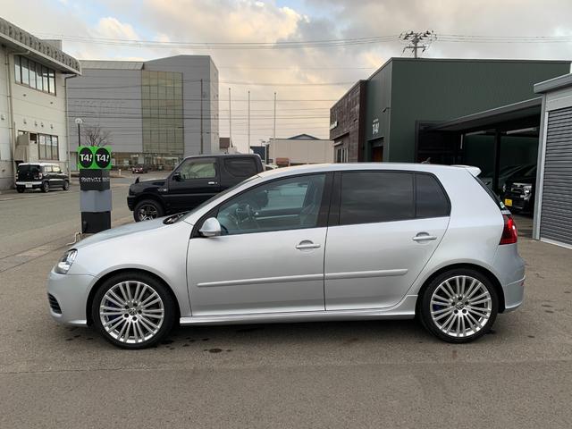 ゴルフ Ｒ３２　４ＷＤ　禁煙車　車検令和９年１２月迄　記録簿　ＨＤＤナビフルセグＴＶ　ヒーター付黒革シート　ＥＴＣ　純正１８インチアルミホイール　ＨＩＤオートヘッドライト　前後ドライブレコーダー　オートエアコン（35枚目）