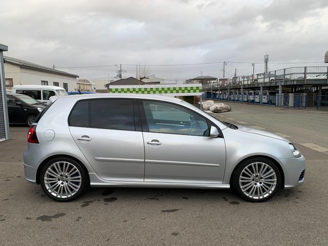 ゴルフ Ｒ３２　４ＷＤ　禁煙車　車検令和９年１２月迄　記録簿　ＨＤＤナビフルセグＴＶ　ヒーター付黒革シート　ＥＴＣ　純正１８インチアルミホイール　ＨＩＤオートヘッドライト　前後ドライブレコーダー　オートエアコン（39枚目）