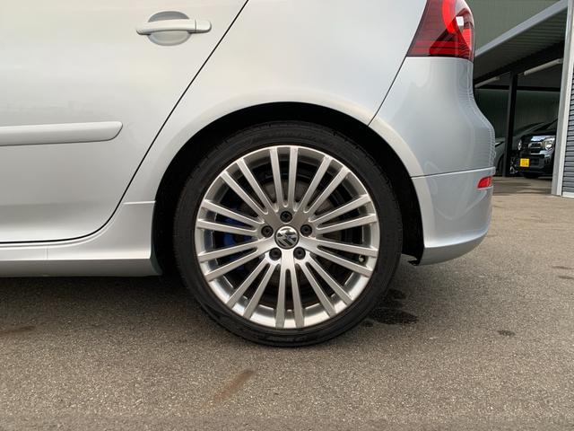 ゴルフ Ｒ３２　４ＷＤ　禁煙車　車検令和９年１２月迄　記録簿　ＨＤＤナビフルセグＴＶ　ヒーター付黒革シート　ＥＴＣ　純正１８インチアルミホイール　ＨＩＤオートヘッドライト　前後ドライブレコーダー　オートエアコン（44枚目）