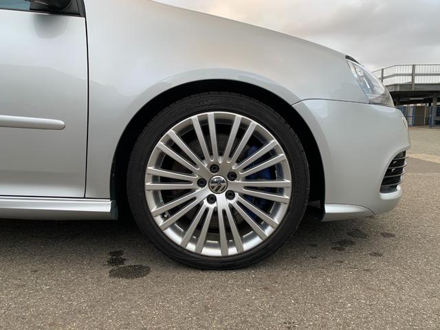 ゴルフ Ｒ３２　４ＷＤ　禁煙車　車検令和９年１２月迄　記録簿　ＨＤＤナビフルセグＴＶ　ヒーター付黒革シート　ＥＴＣ　純正１８インチアルミホイール　ＨＩＤオートヘッドライト　前後ドライブレコーダー　オートエアコン（46枚目）