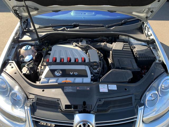 ゴルフ Ｒ３２　４ＷＤ　禁煙車　車検令和９年１２月迄　記録簿　ＨＤＤナビフルセグＴＶ　ヒーター付黒革シート　ＥＴＣ　純正１８インチアルミホイール　ＨＩＤオートヘッドライト　前後ドライブレコーダー　オートエアコン（54枚目）