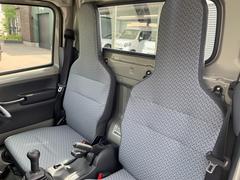 現車確認等でお越しになる際にご来店予約をいただければ最寄駅・バス停等へお迎えに上がりますのでお気軽にご利用下さい。 4